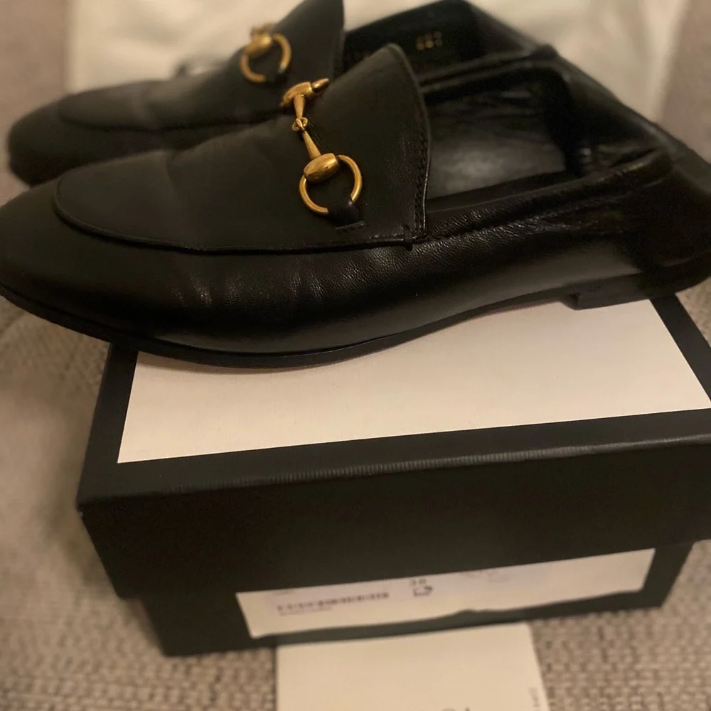 Gucci Black Leather Loafers with Gold Horsebit folds in the back also - Picture 15 of 16